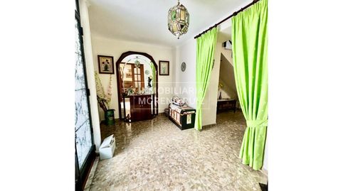 CASA BIEN DISTRIBUIDA Y POSIBILIDAD DE COCHERA., image 2