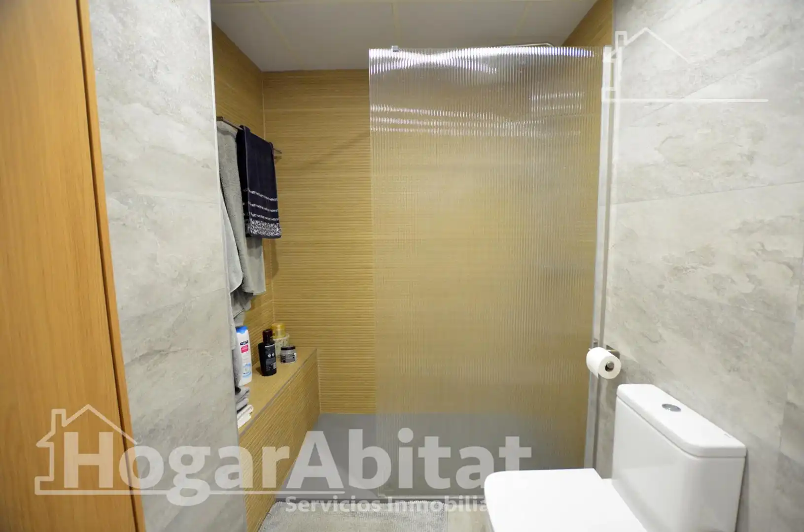 Baño de Piso en venta en Alicante / Alacant con Aire acondicionado, Calefacción y Jardín privado