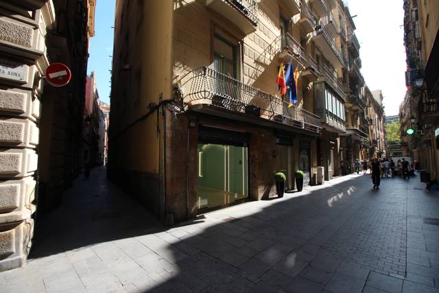 Local comercial en Alquiler en Carrer de Santa Anna en Barri Gòtic