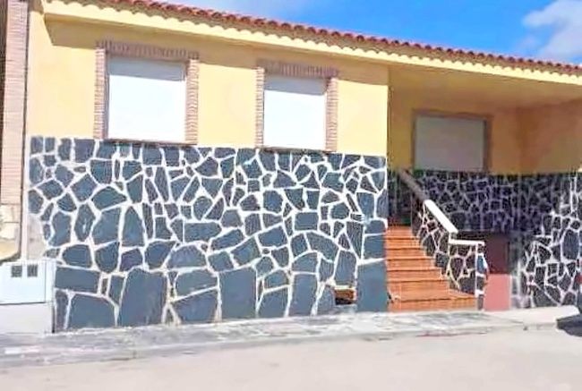 Exterior view of Single-family semi-detached for sale in La Pueblanueva  with Swimming Pool