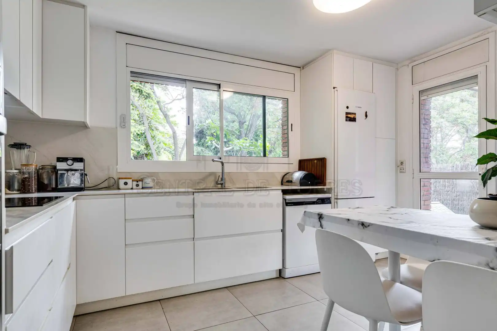Cocina de Casa o chalet en venta en Sant Cugat del Vallès con Calefacción, Jardín privado y Parquet