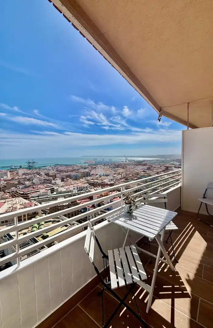 Vista exterior de Apartament en venda en Alicante / Alacant amb Aire condicionat i Terrassa