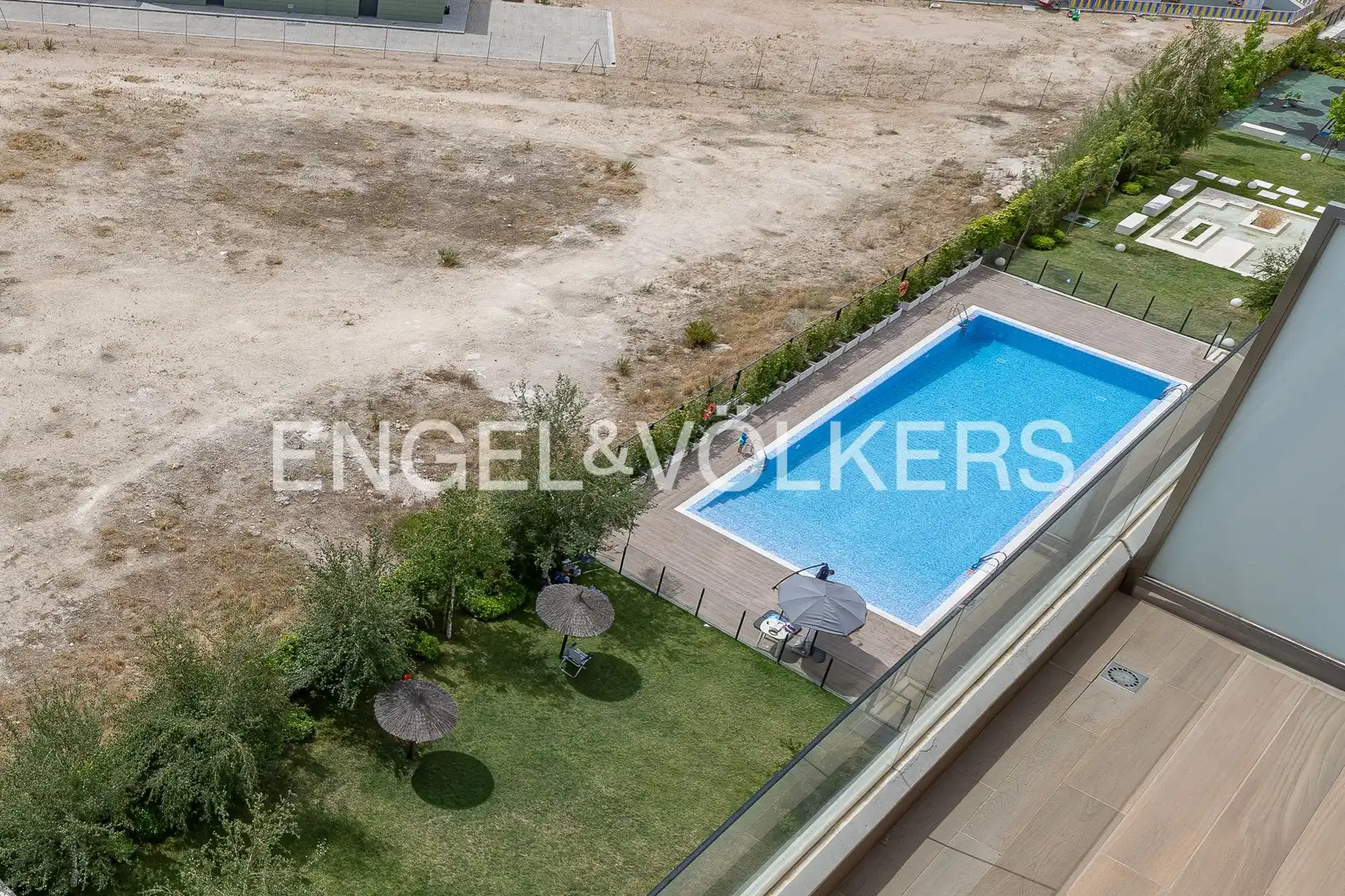 Swimming pool of Attic for rent in Madrid  with Air Conditioner, Heating and Private garden