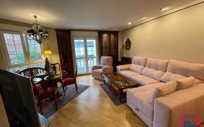 Sala d'estar de Apartament en venda en León Capital  amb Terrassa