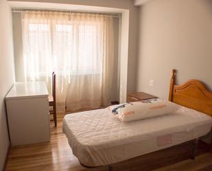 Bedroom of Flat to rent in Santiago de Compostela   with Furnished, Oven and Washing machine