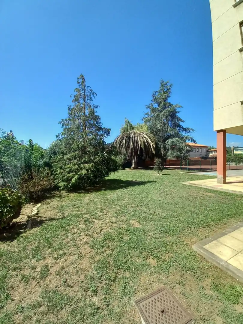 Piso en venta en Torrelavega  con Calefacción, Jardín privado y Trastero