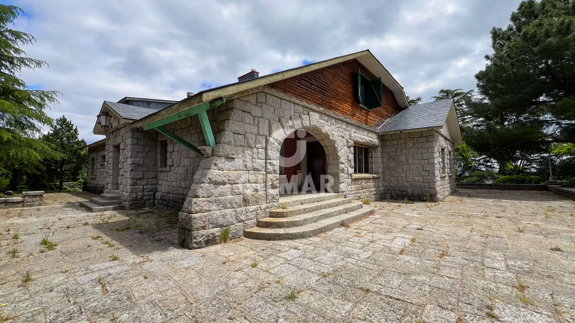 Vista exterior de Casa o xalet en venda en Guadarrama amb Calefacció, Jardí privat i Piscina