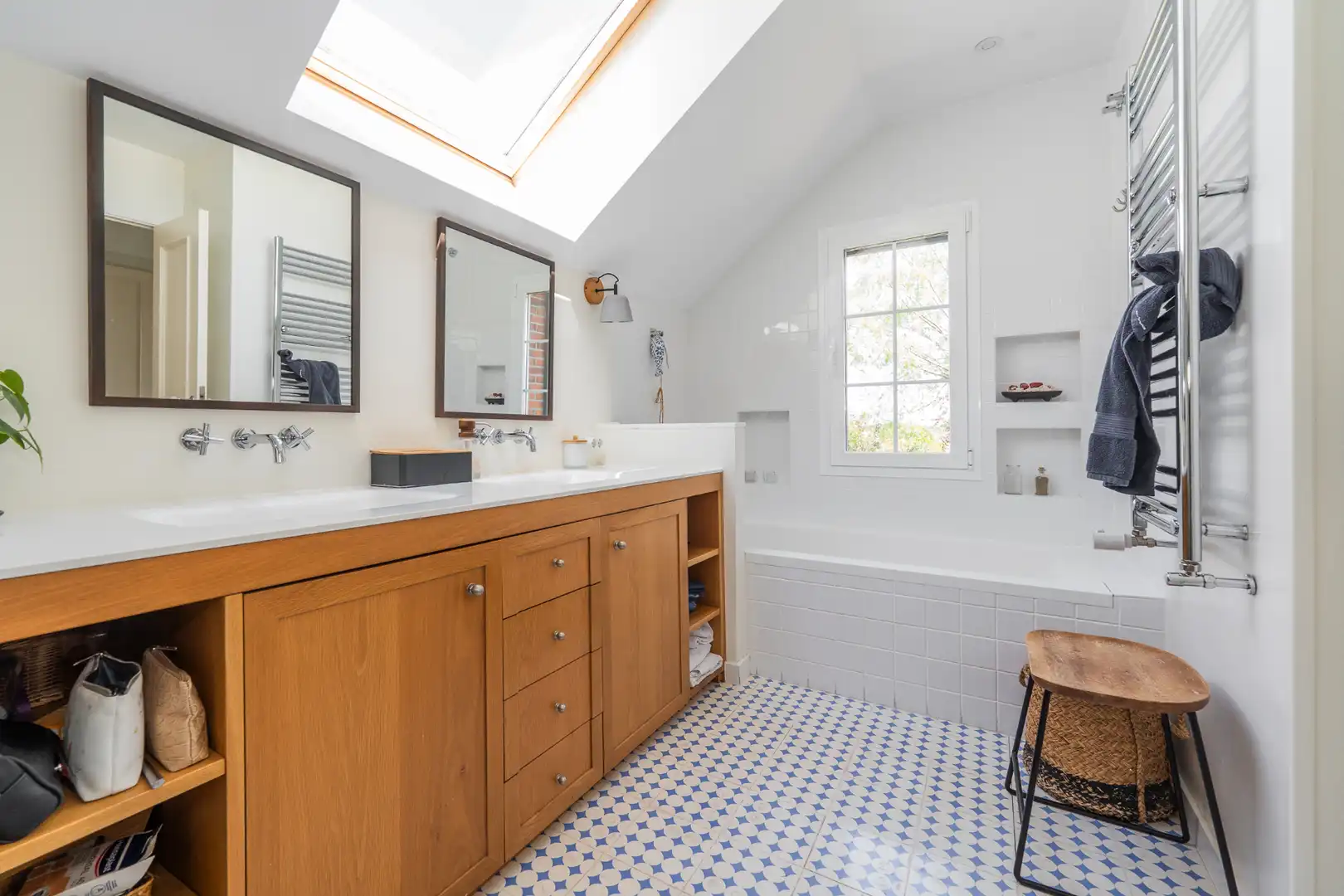 Bathroom of Houses for sale in Madrid  with Air Conditioner, Private garden and Swimming Pool