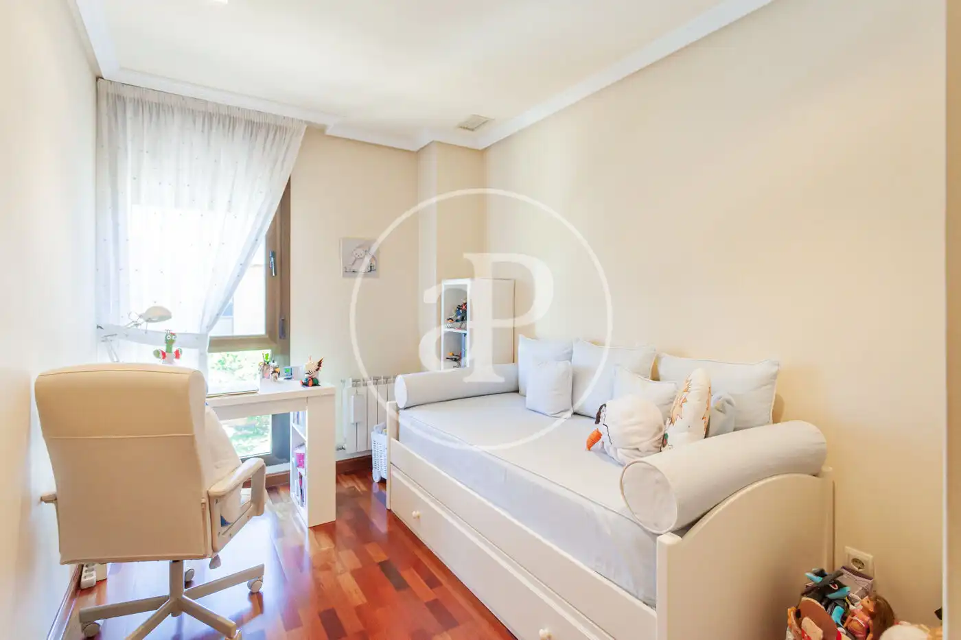 Schlafzimmer von Wohnung zum Verkauf in Majadahonda mit Klimaanlage, Heizung und Privatgarten