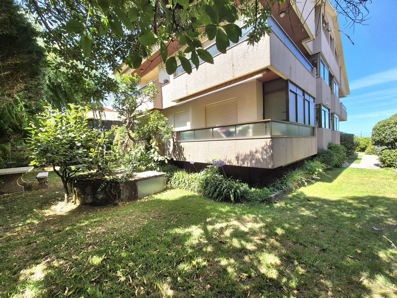 Garden of Duplex for sale in Nigrán  with Parquet flooring, Terrace and Storage room