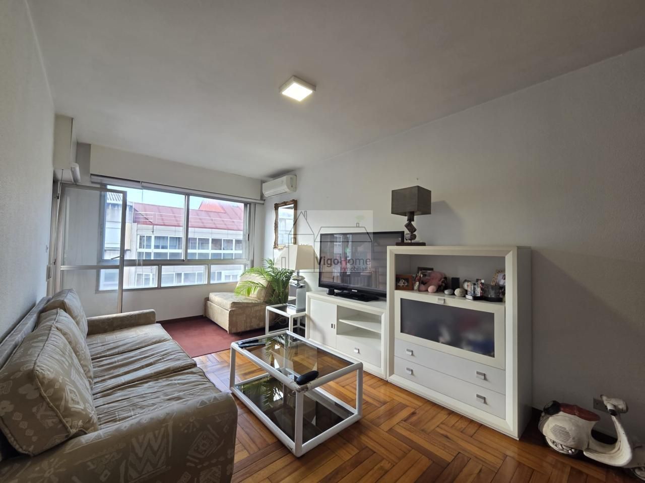 Living room of Flat for sale in Vigo   with Air Conditioner, Heating and Parquet flooring
