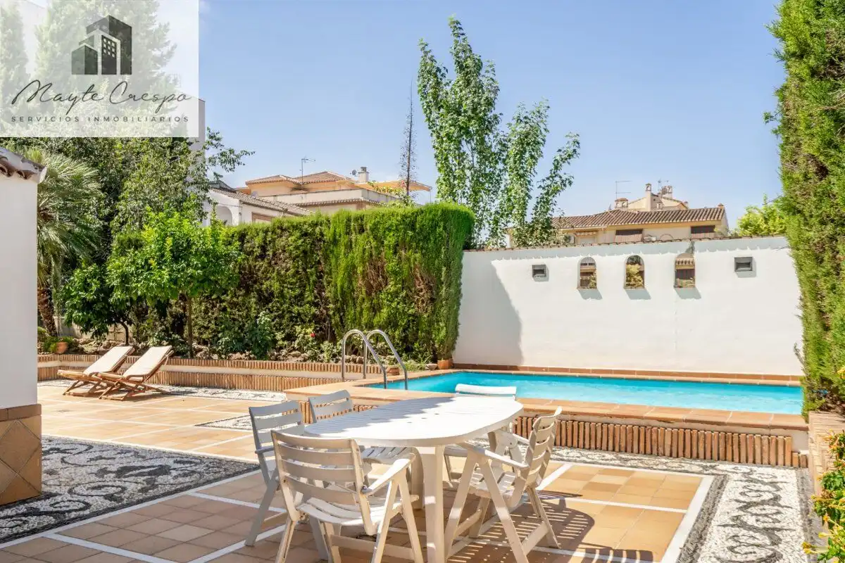 Piscina de Casa o chalet en venta en La Zubia con Aire acondicionado, Calefacción y Jardín privado