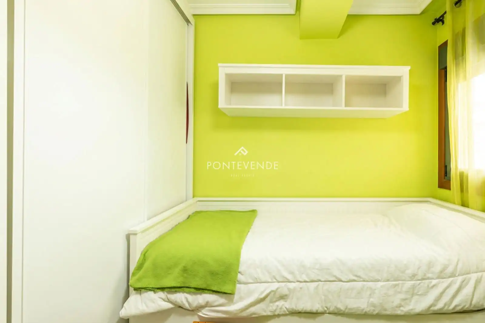 Schlafzimmer von Wohnung zum Verkauf in Vigo  mit Heizung, Terrasse und Abstellraum