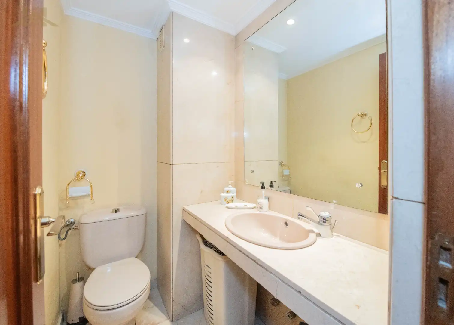 Baño de Casa adosada en venta en Pozuelo de Alarcón con Aire acondicionado, Calefacción y Jardín privado