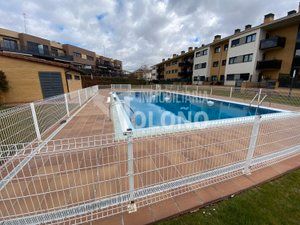 Piscina de Piso en venta en Haro con Calefacción, Parquet y Terraza