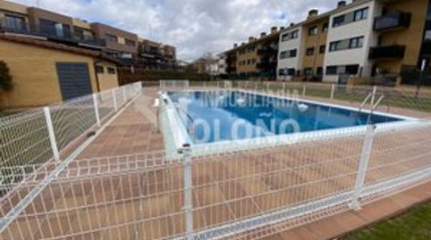 Apartamento con terraza y piscina comunitaria, image 5