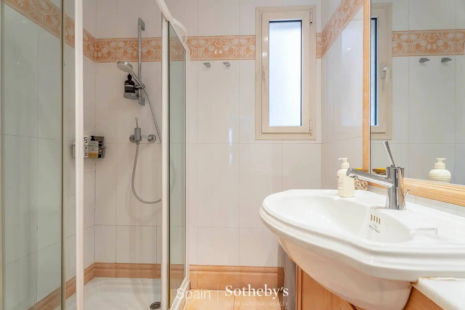 Bany de Apartament en venda en Madrid amb Aire condicionat, Calefacció i Traster