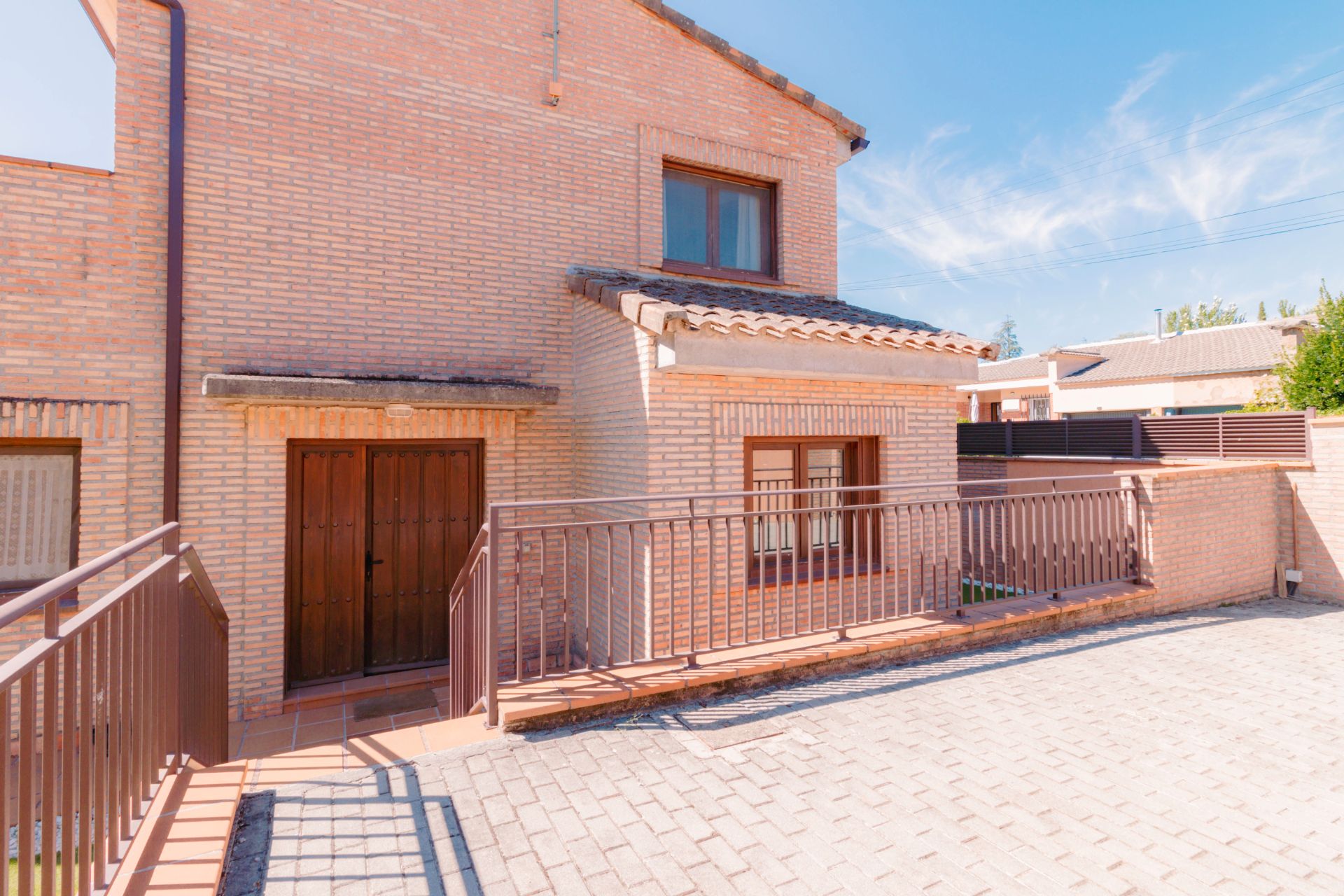 Exterior view of House or chalet for sale in La Adrada   with Air Conditioner, Heating and Private garden