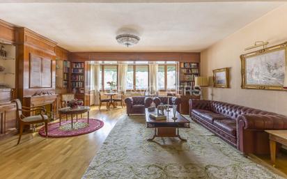 Living room of Apartment for sale in  Madrid Capital  with Air Conditioner, Heating and Storage room