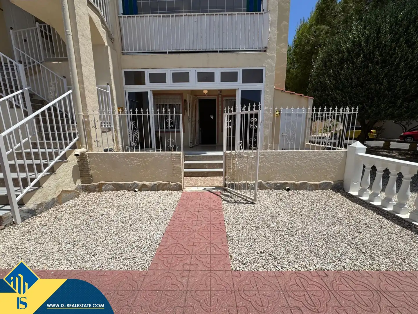 Vista exterior de Casa o xalet en venda en Torrevieja amb Aire condicionat, Terrassa i Traster