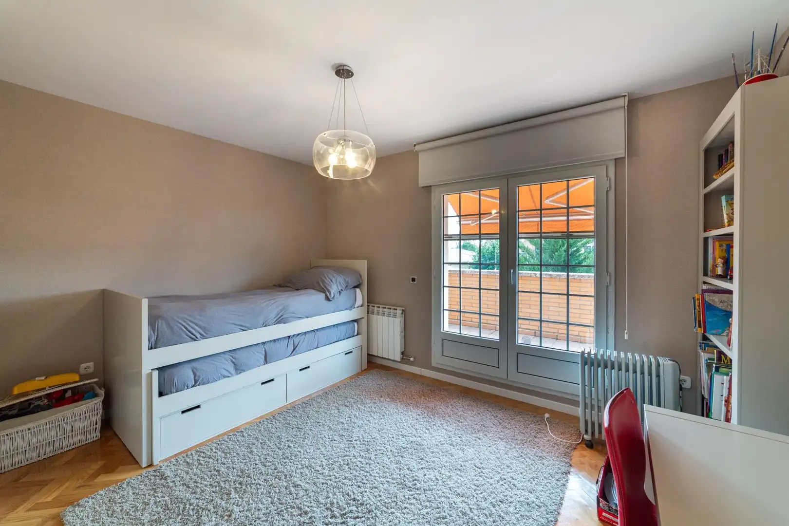 Habitación de Casa adosada en venta en Simancas con Calefacción, Jardín privado y Alarma