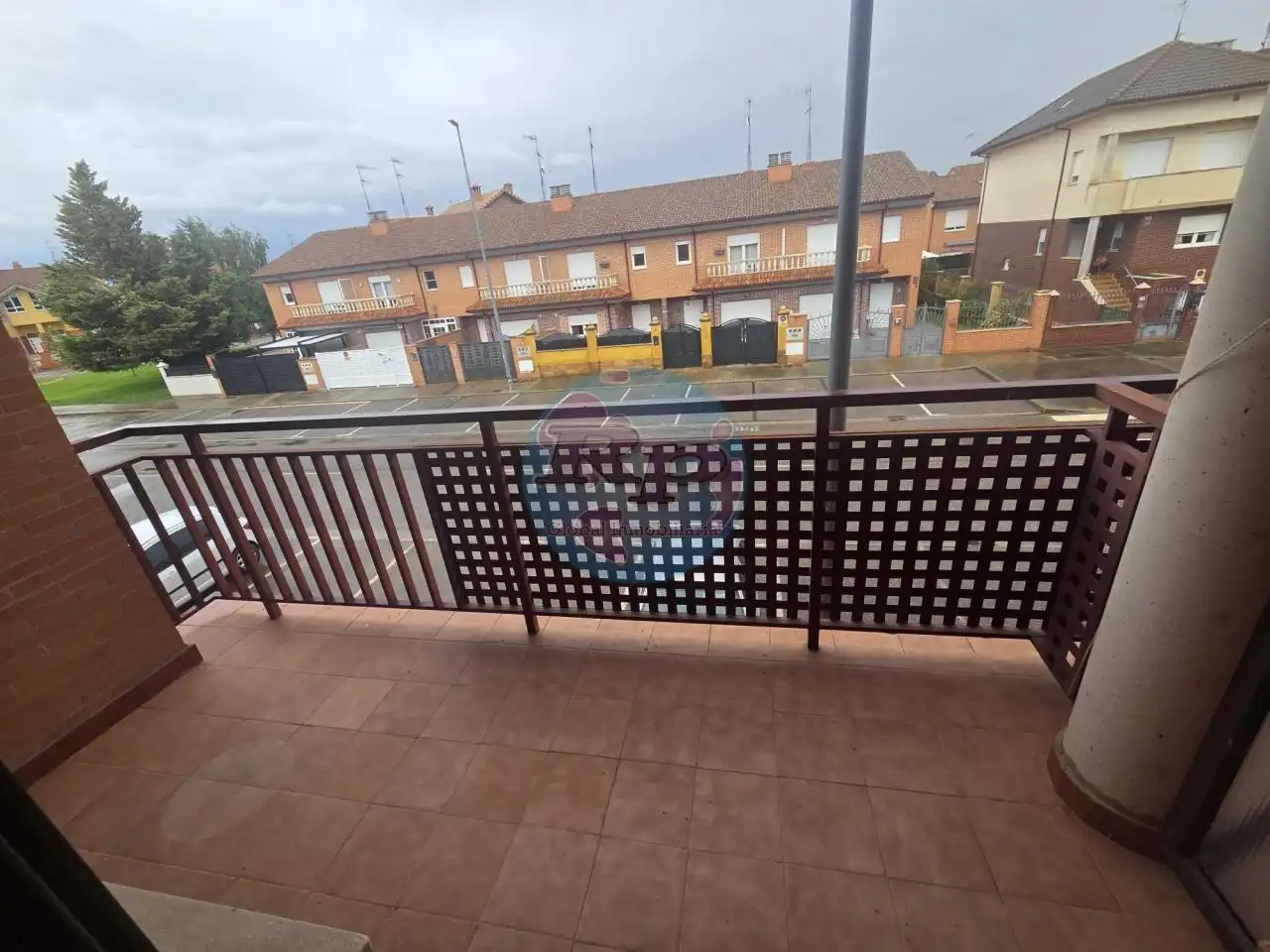 Terrassa de Apartament en venda en Valencia de Don Juan amb Calefacció, Parquet i Terrassa