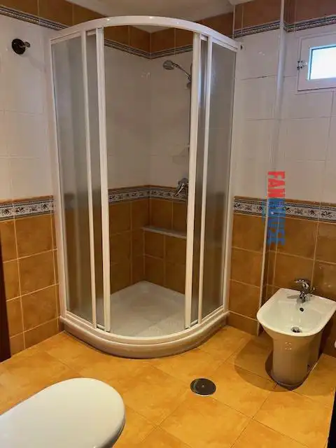 Bathroom of Flat for rent in Gijón   with Heating and Storage room