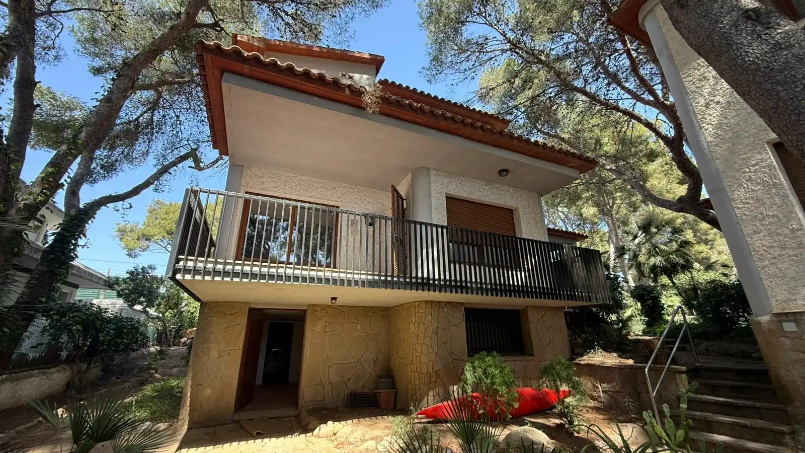 Casa amb jardí en venda a Roda de Barà
