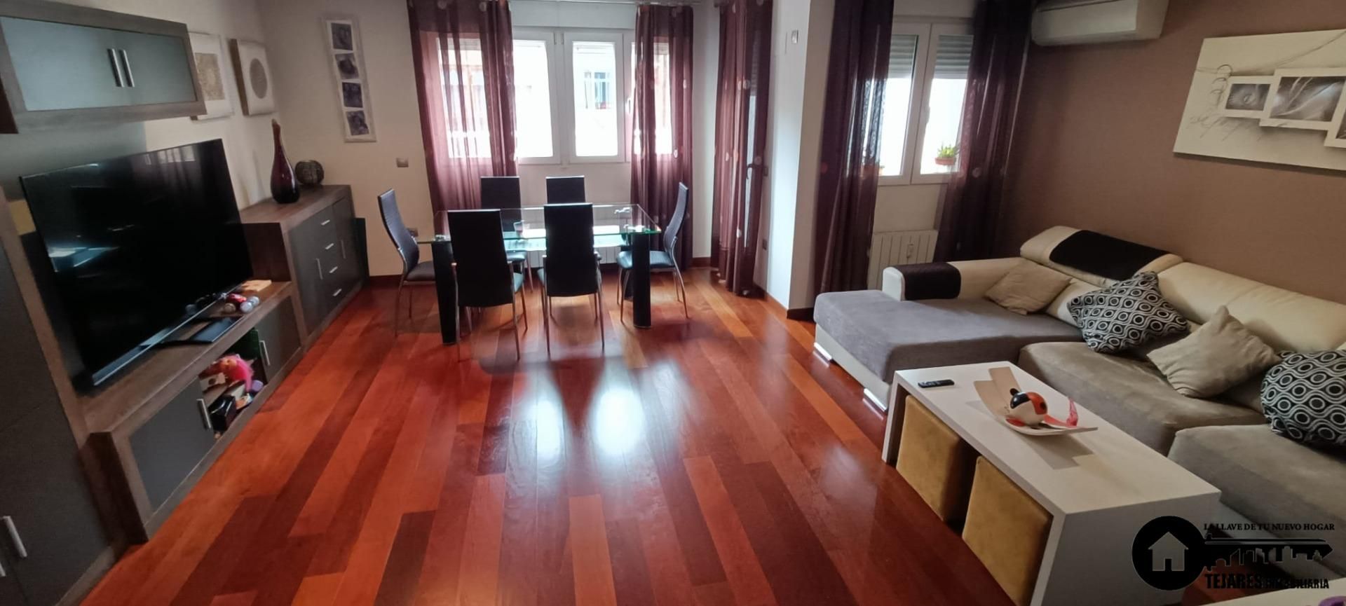 Living room of Flat for sale in  Albacete Capital  with Air Conditioner and Balcony