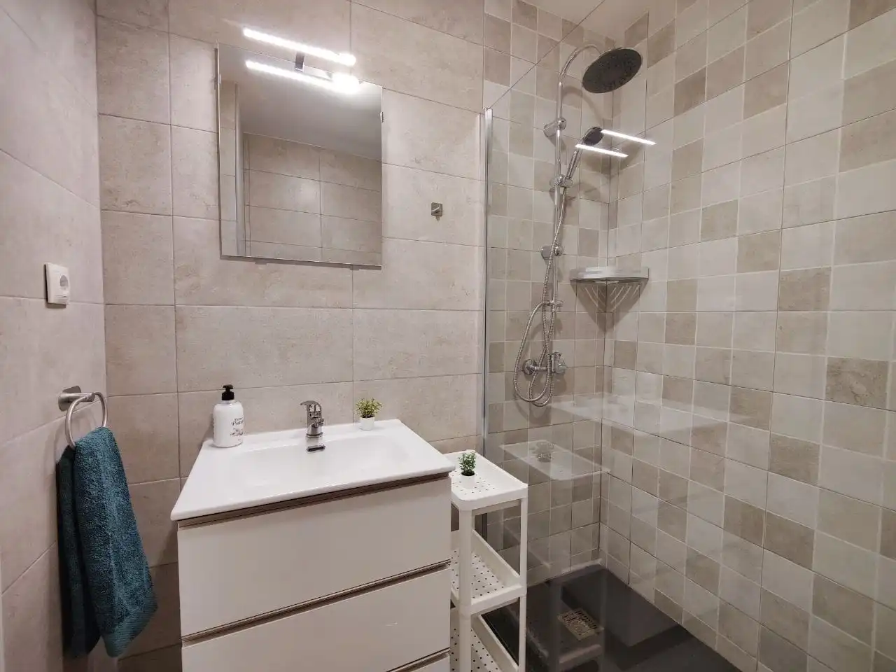 Habitación en Calle Nicolasa Fernández, Carlos Ruiz