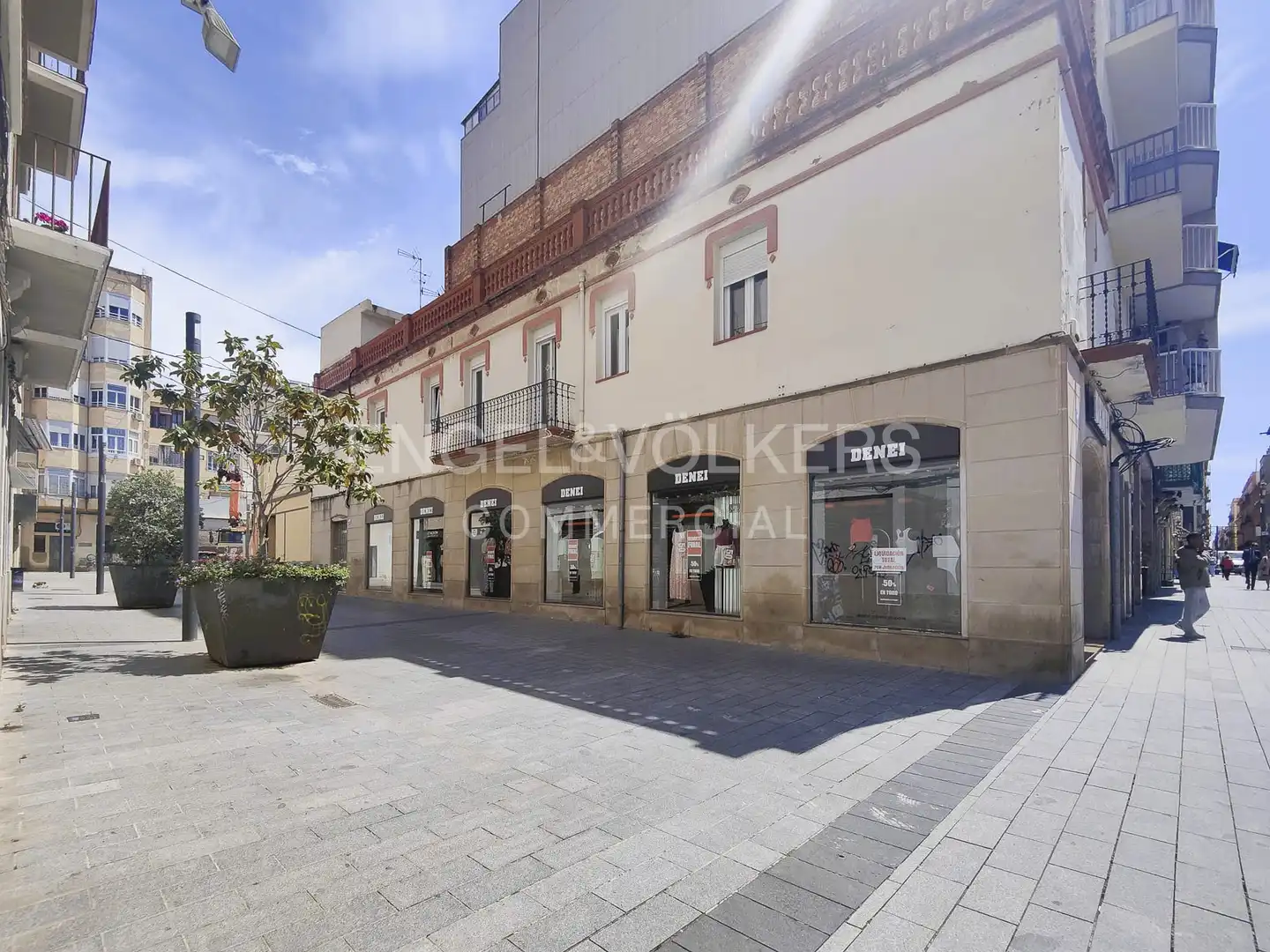 Business premises to rent in Centre