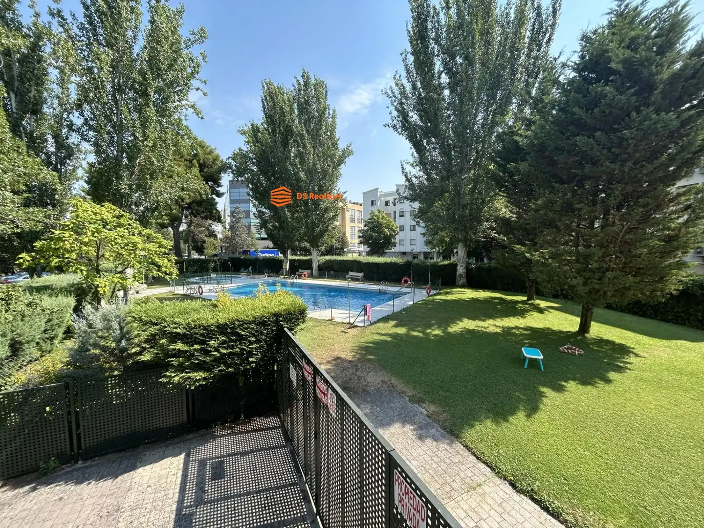 Swimming pool of Flat for rent in Madrid  with Heating, Terrace and Storage room
