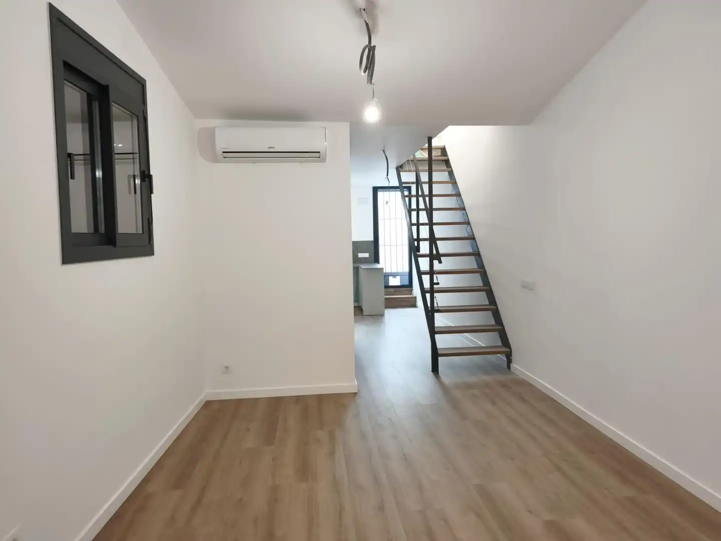 Houses for sale in Sabadell  with Air Conditioner, Parquet flooring and Terrace