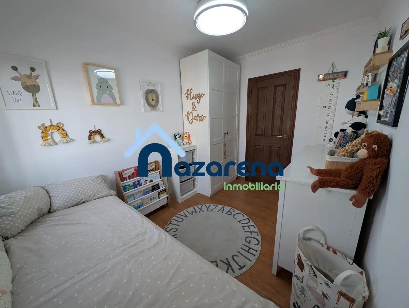 Dormitori de Casa adosada en venda en Dos Hermanas amb Aire condicionat