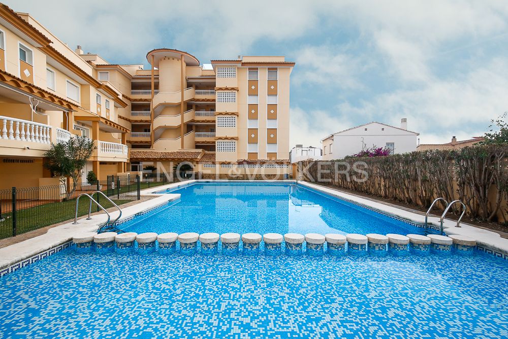 Piscina de Casa o xalet en venda en Oliva amb Aire condicionat, Calefacció i Jardí privat