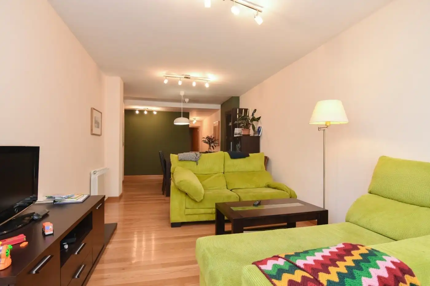 Sala d'estar de Pis de lloguer en A Coruña Capital  amb Calefacció i Parquet