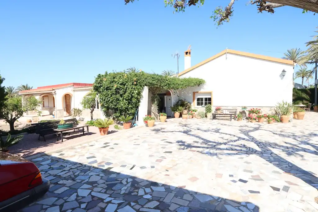 Außenansicht von Country house zum Verkauf in Elche / Elx mit Heizung, Terrasse und Alarm