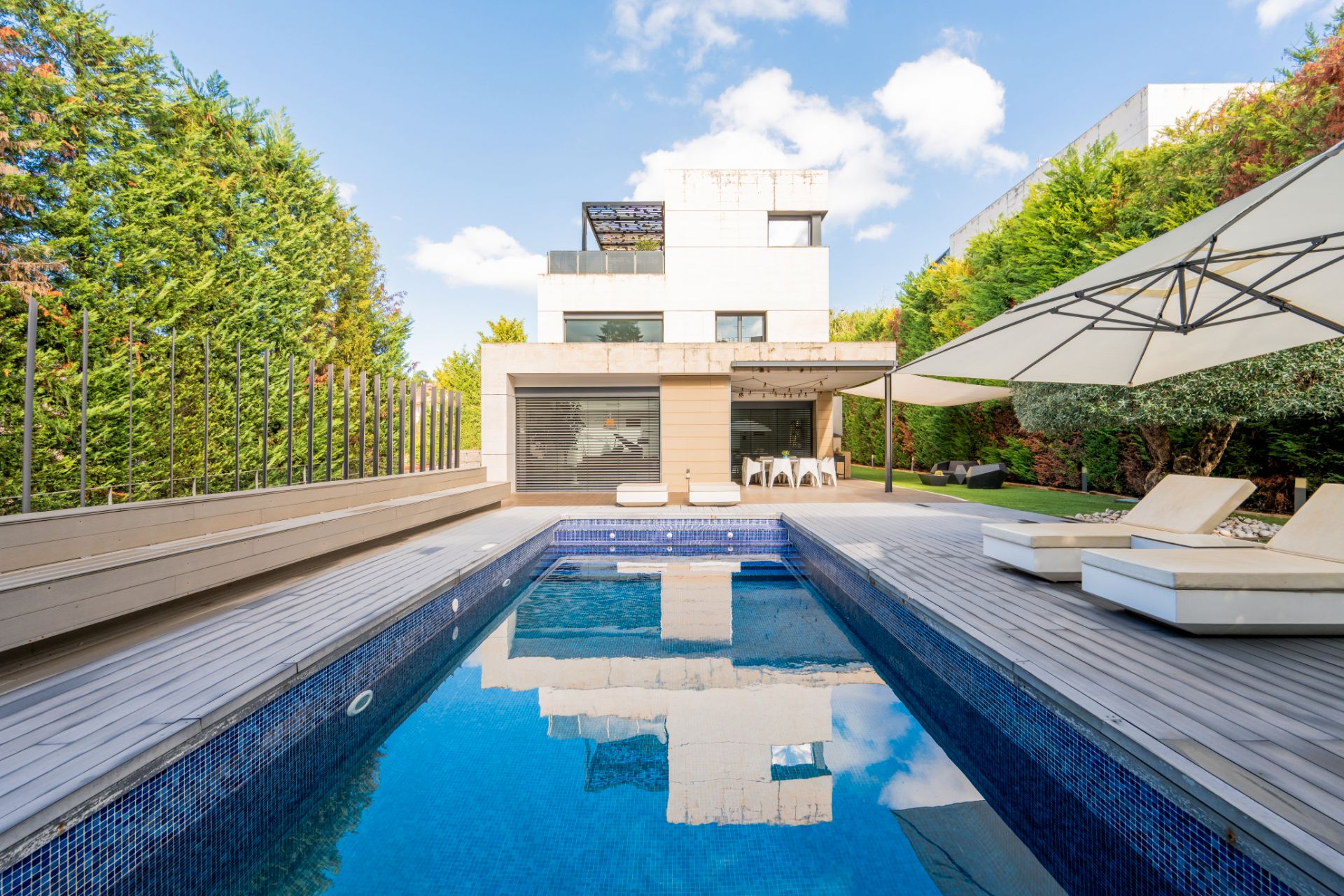 Swimming pool of House or chalet for sale in Sant Cugat del Vallès  with Air Conditioner, Heating and Private garden