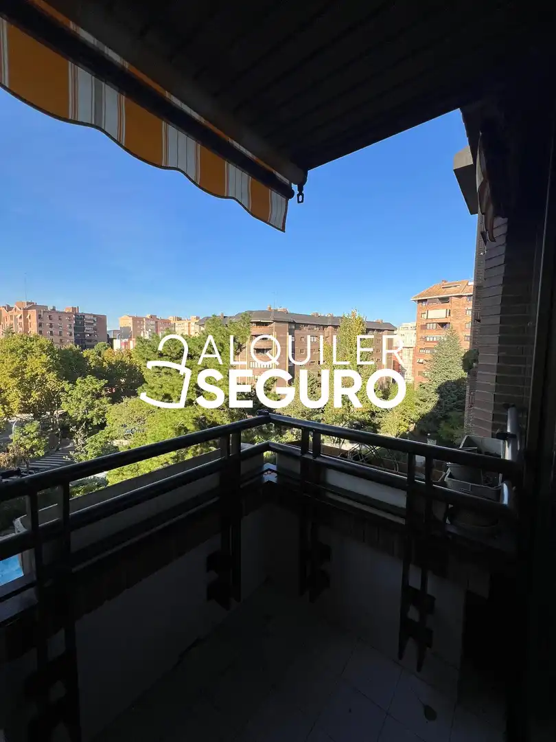 Vista exterior de Piso de alquiler en Fuencarral - El Pardo