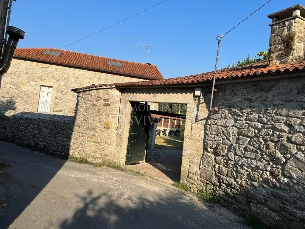 Vista exterior de Casa o xalet en venda en Moraña amb Calefacció i Jardí privat