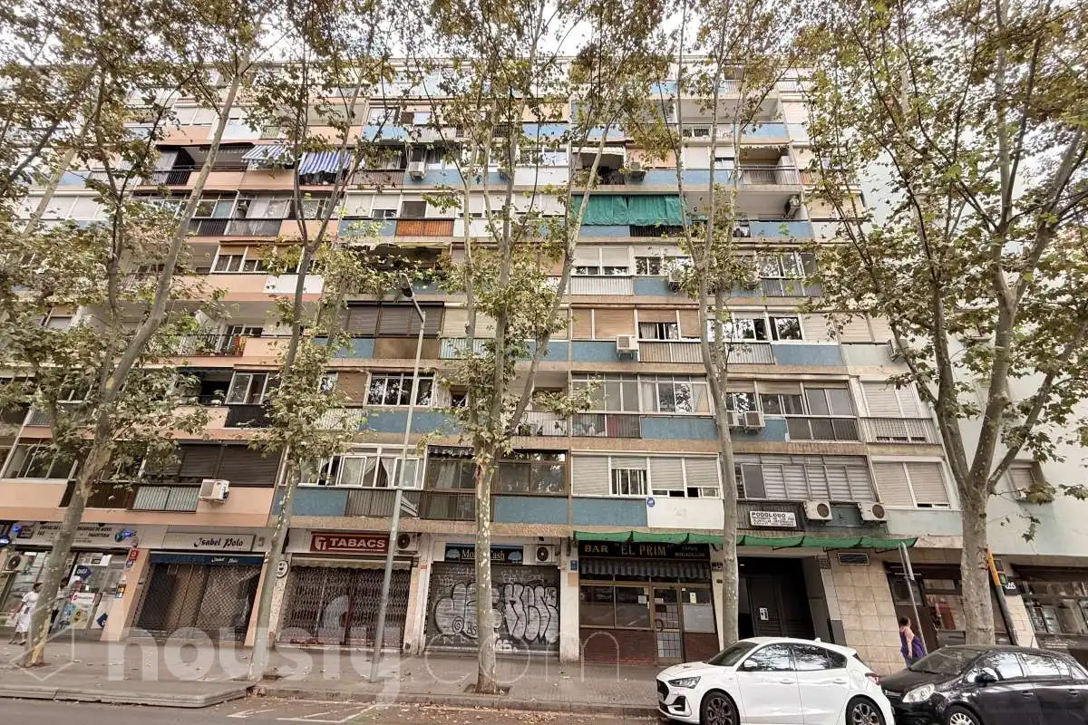 Vista exterior de Pis en venda en Barcelona amb Balcó