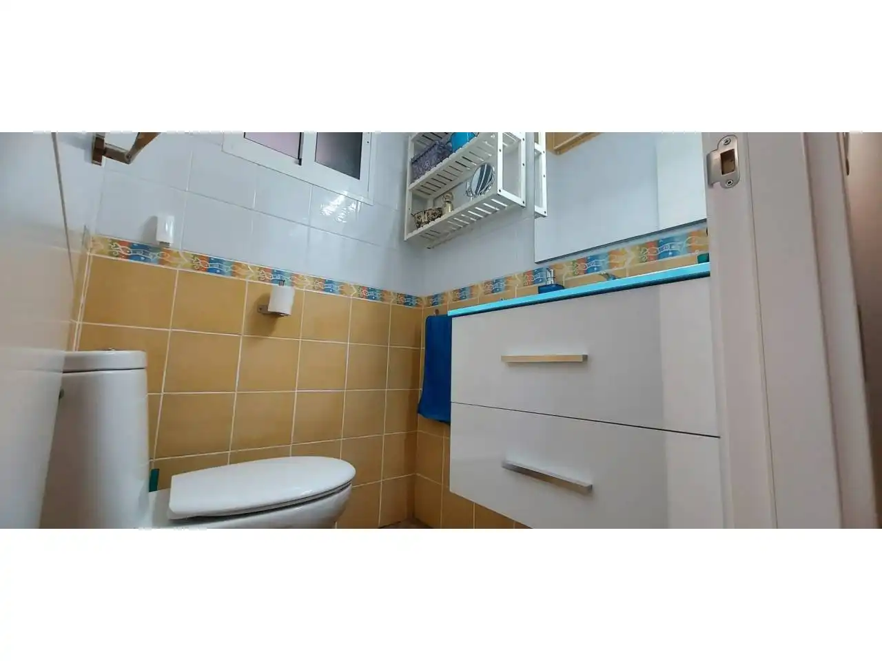 Bany de Pis en venda en Huelva amb Aire condicionat, Terrassa i Balcó