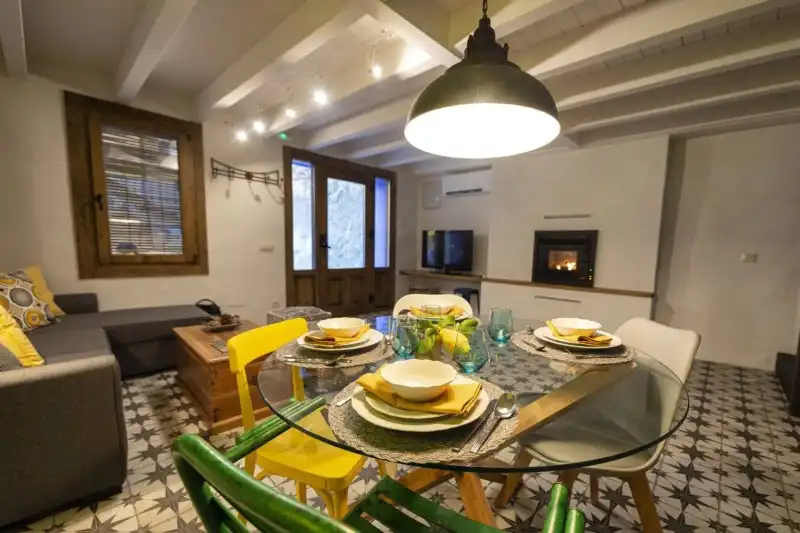 Comedor de Casa o chalet en venta en Garganta la Olla con Aire acondicionado, Calefacción y Jardín privado