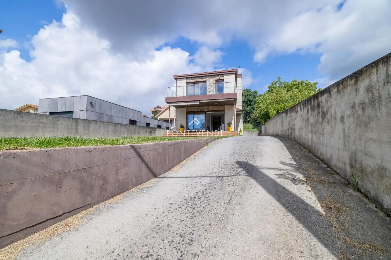 Vista exterior de Casa o chalet en venta en Vigo  con Calefacción, Terraza y Trastero