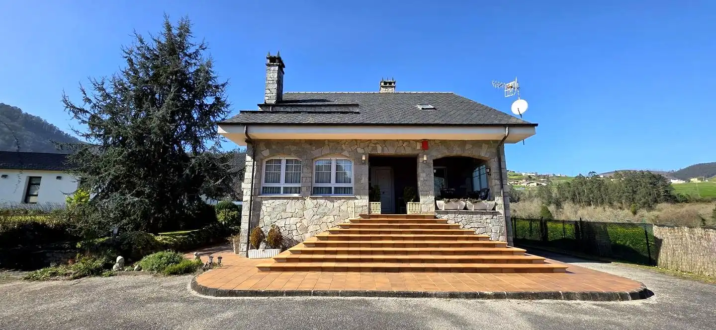 Exterior view of Houses for sale in Valdés - Luarca  with Heating, Private garden and Parquet flooring