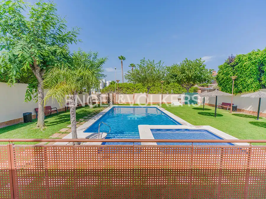 Piscina de Casa adosada en venta en Mutxamel con Aire acondicionado, Calefacción y Jardín privado
