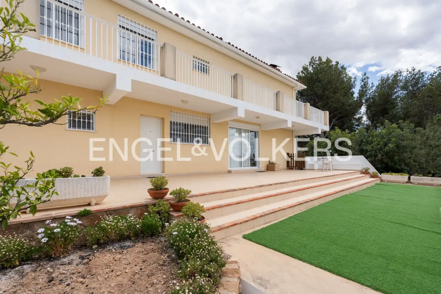 Vista exterior de Casa o chalet en venta en Alfarb con Calefacción, Jardín privado y Parquet