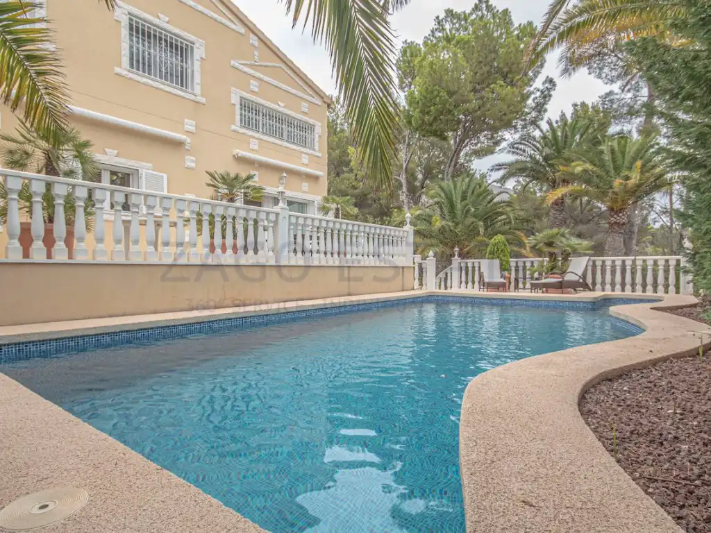 Vista exterior de Casa o chalet en venta en Altea con Piscina y Amueblado