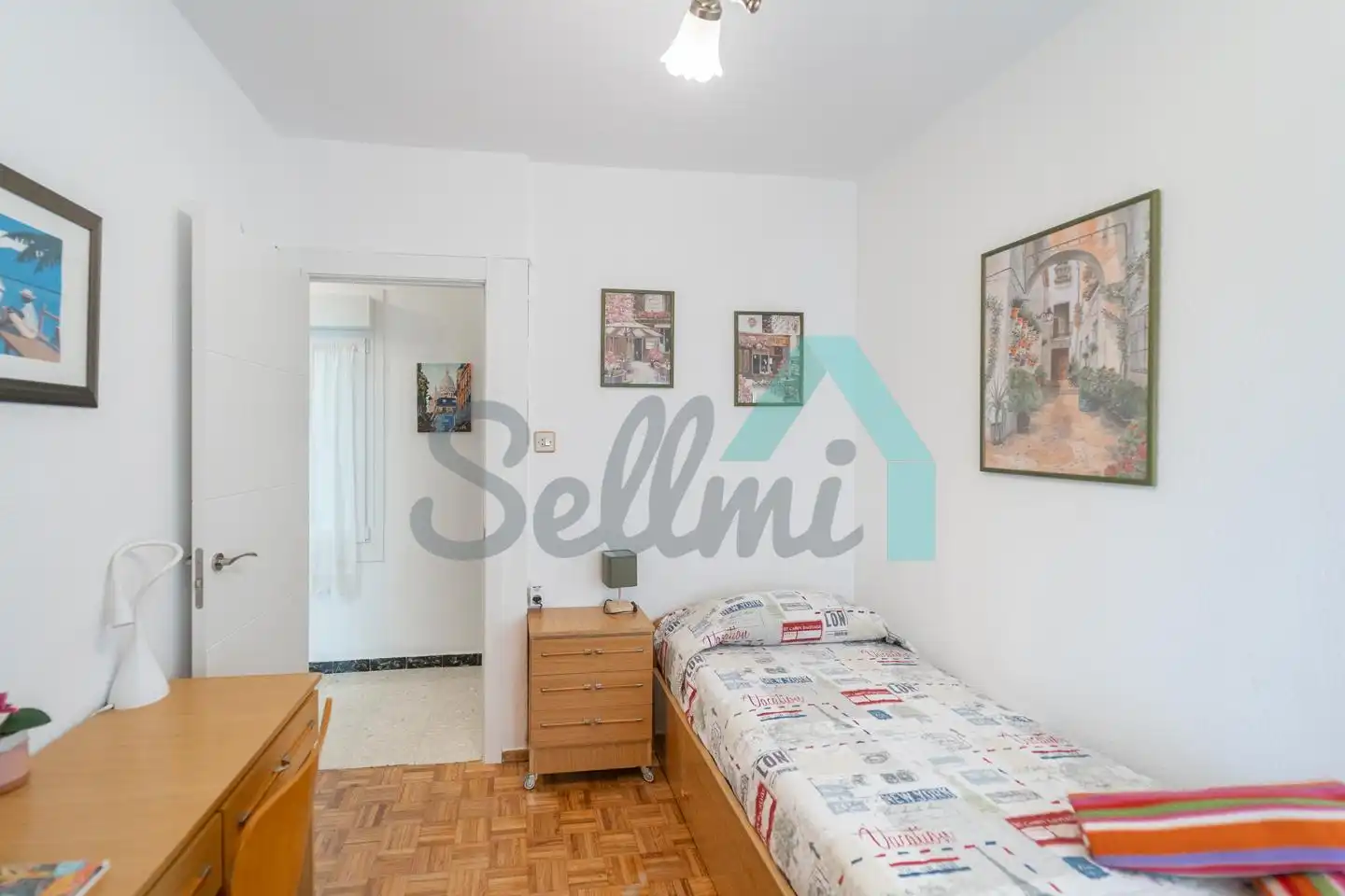 Bedroom of Flat for rent in Oviedo   with Heating, Parquet flooring and Furnished