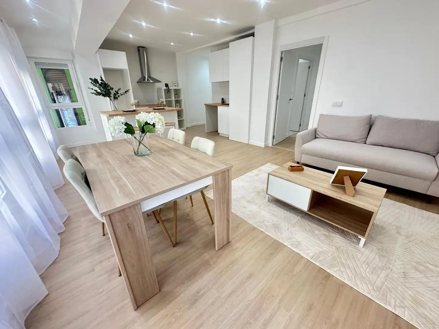 Comedor de Piso en venta en Castellón de la Plana / Castelló de la Plana con Terraza y Amueblado